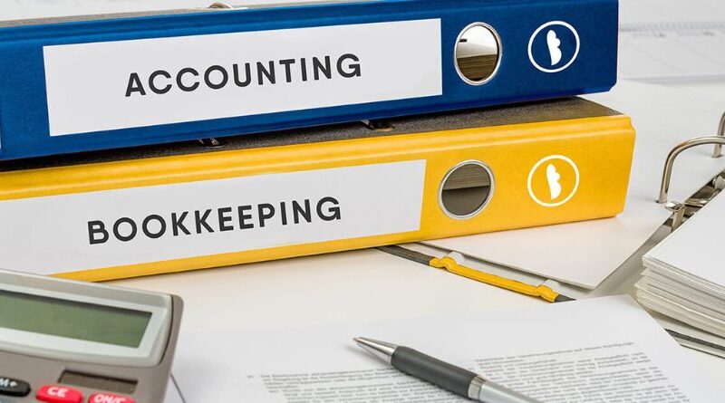What’s the Difference Between Accountants and Bookkeepers-featured